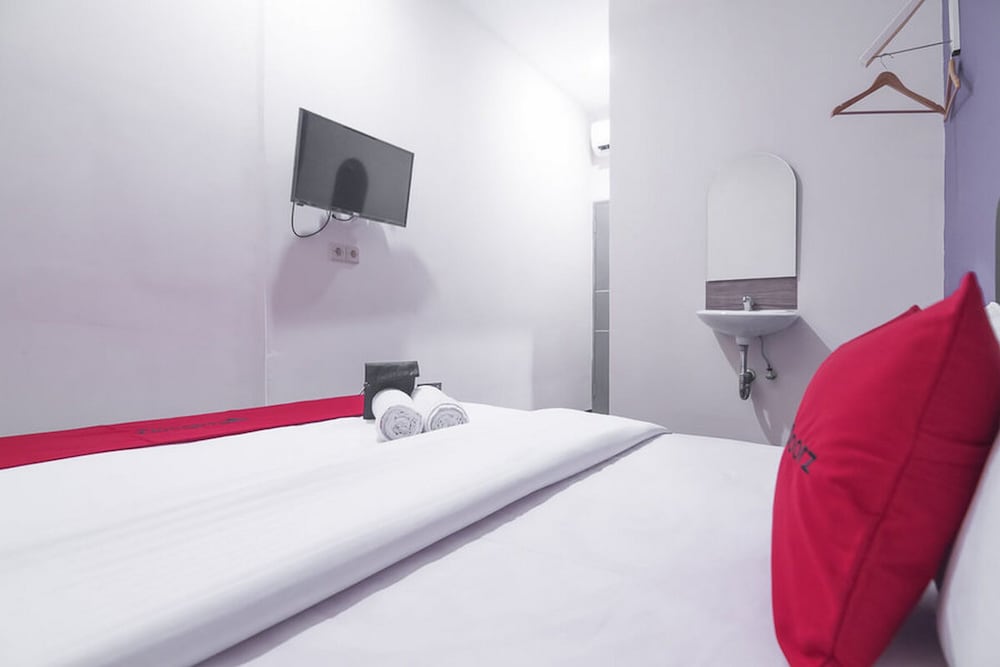 Фото RedDoorz near ITC Mangga Dua