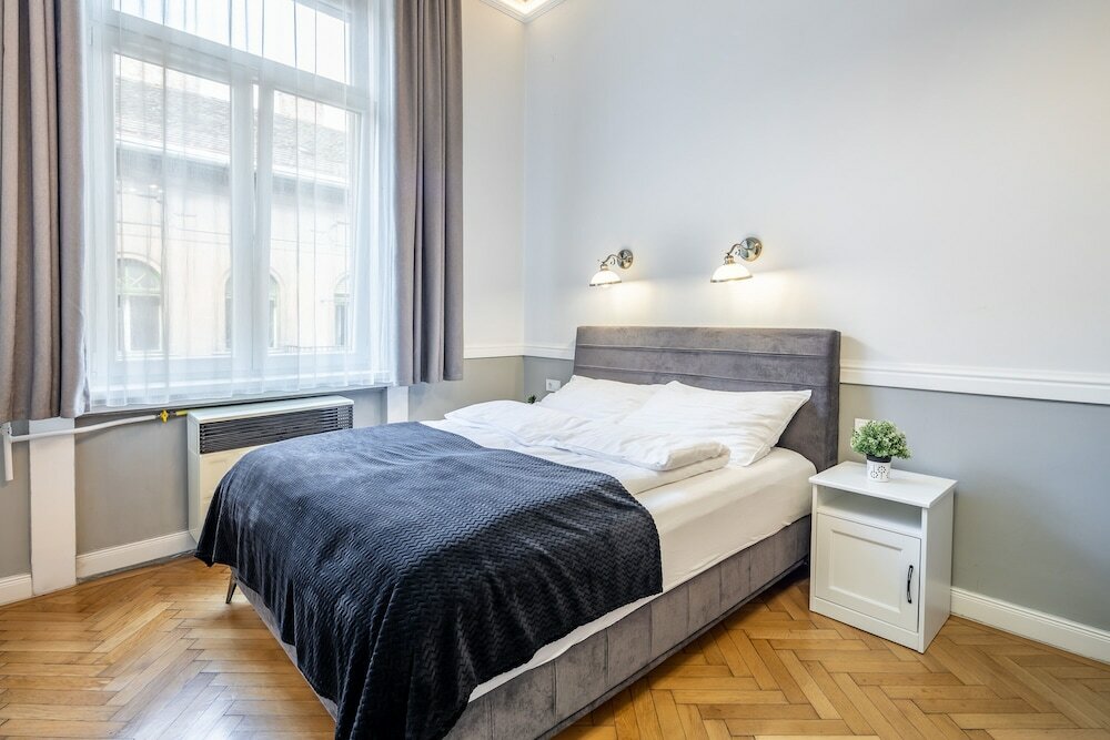 Фото Luxurious Apartment At City Center