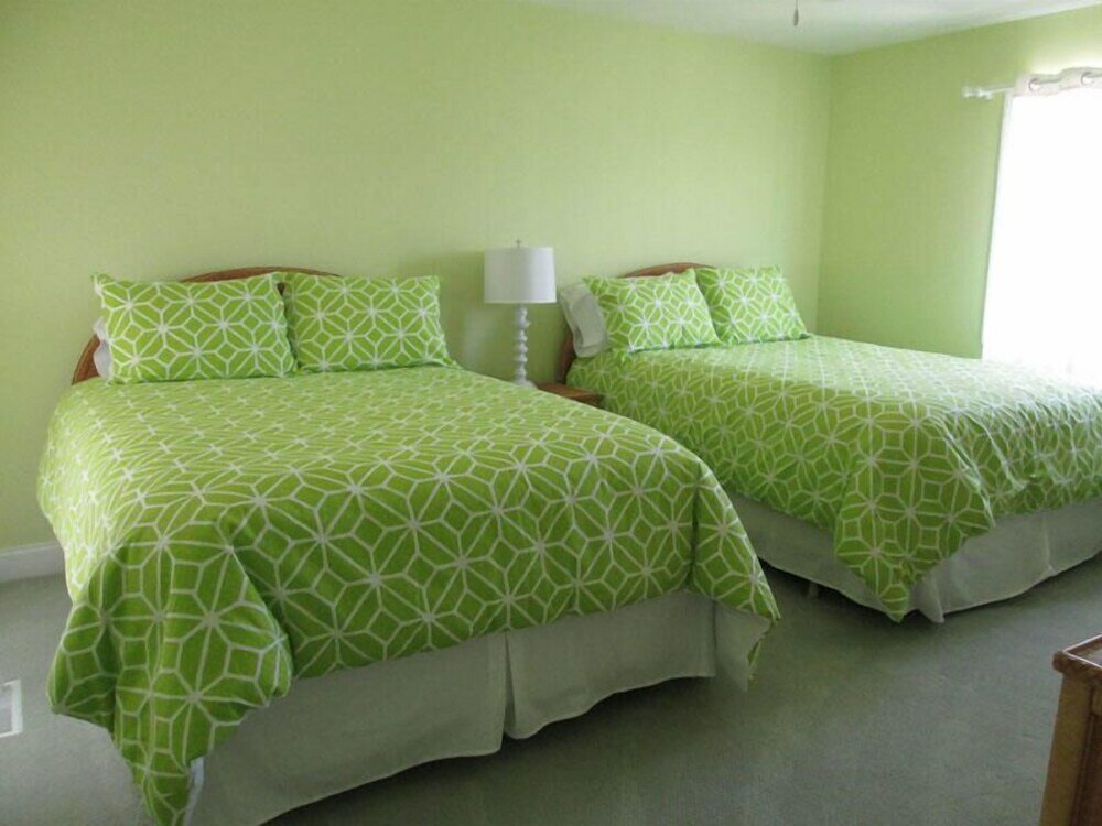 Фото 446 Tarpon Blvd