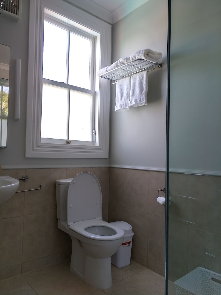 Фото Western Springs Villa