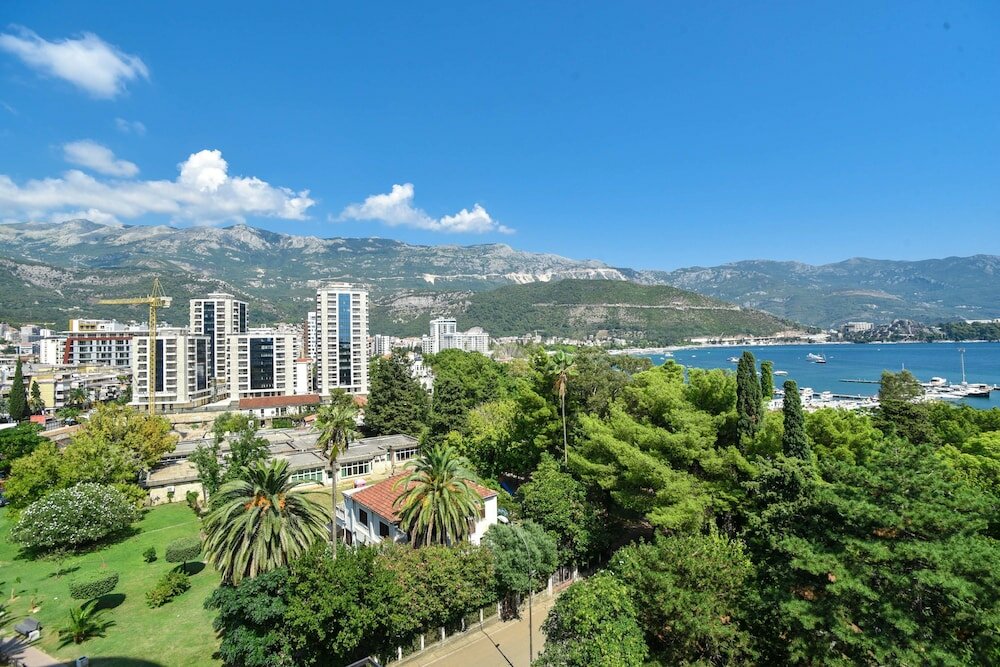 Фото Royal Gardens Apartments