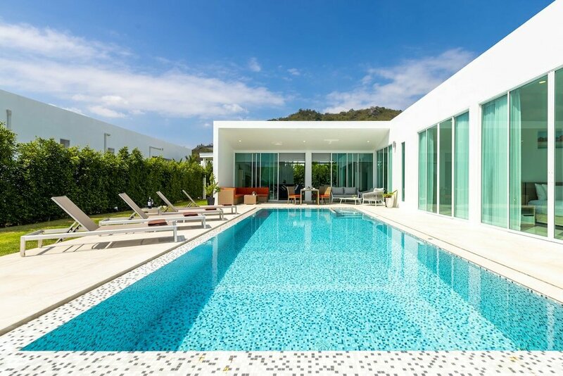 Гостиница Modern 4 Bedroom Pool Villa Pmk-a2
