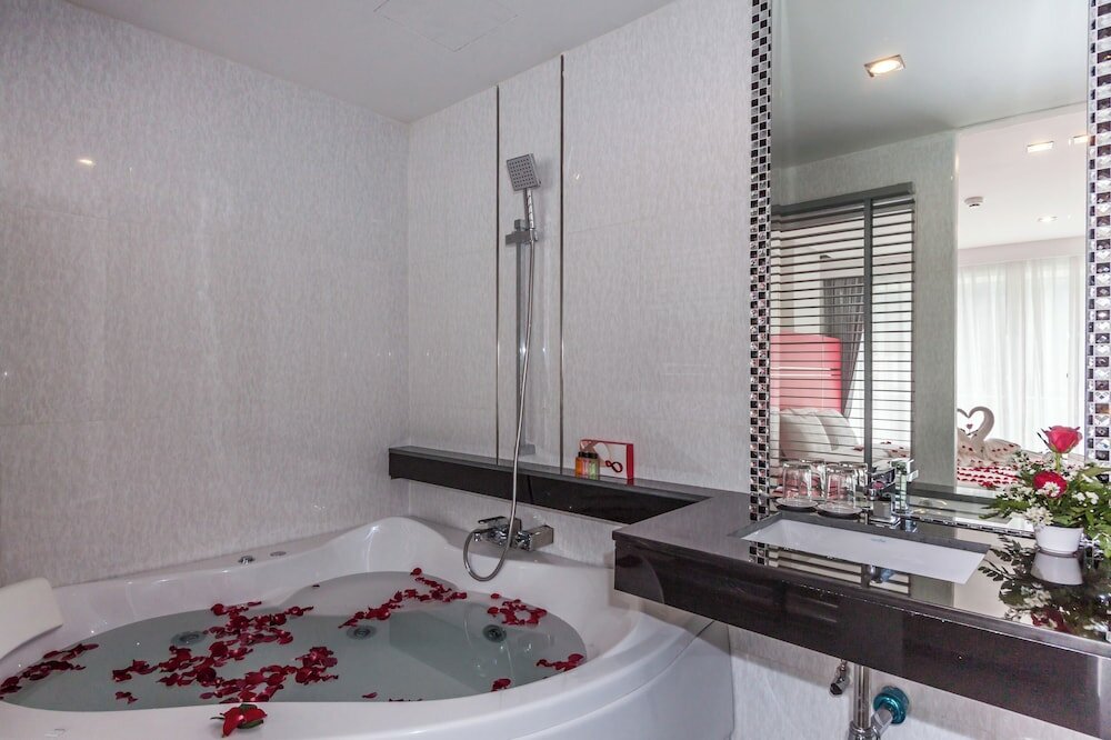 Фото Patong Diamond Hotel