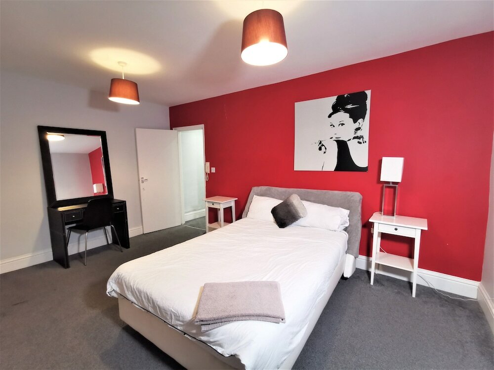 Фото Spacious 2 bed flat in Camden