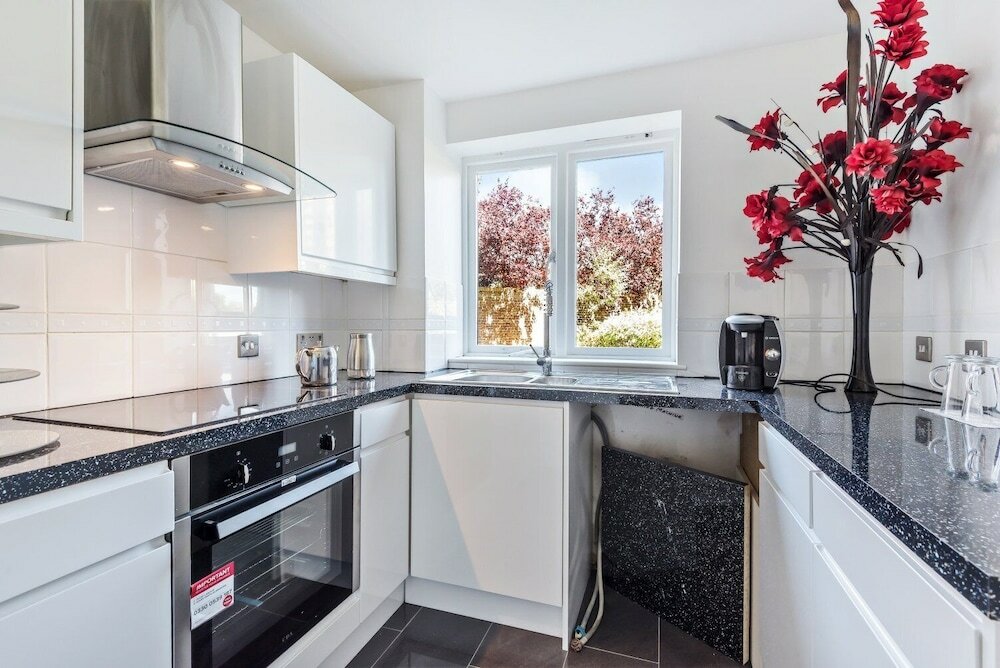 Фото 2 Bed Flat, Dedicated Workspace, Parking, 4ktv