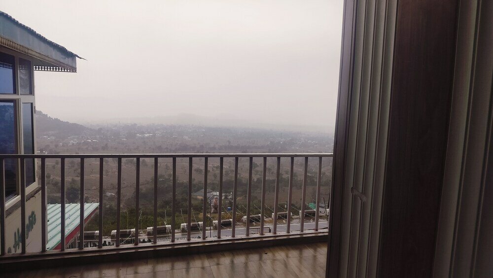 Фото Hotel Nirbana Heights