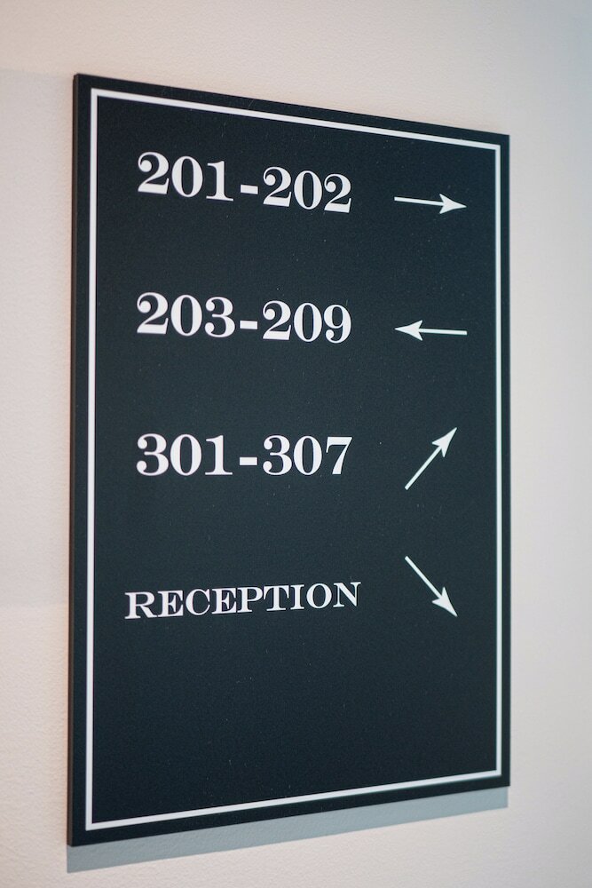 Фото Maiden Oval Hotel