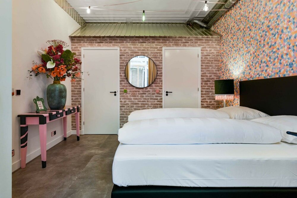 Фото The Monument Hotel