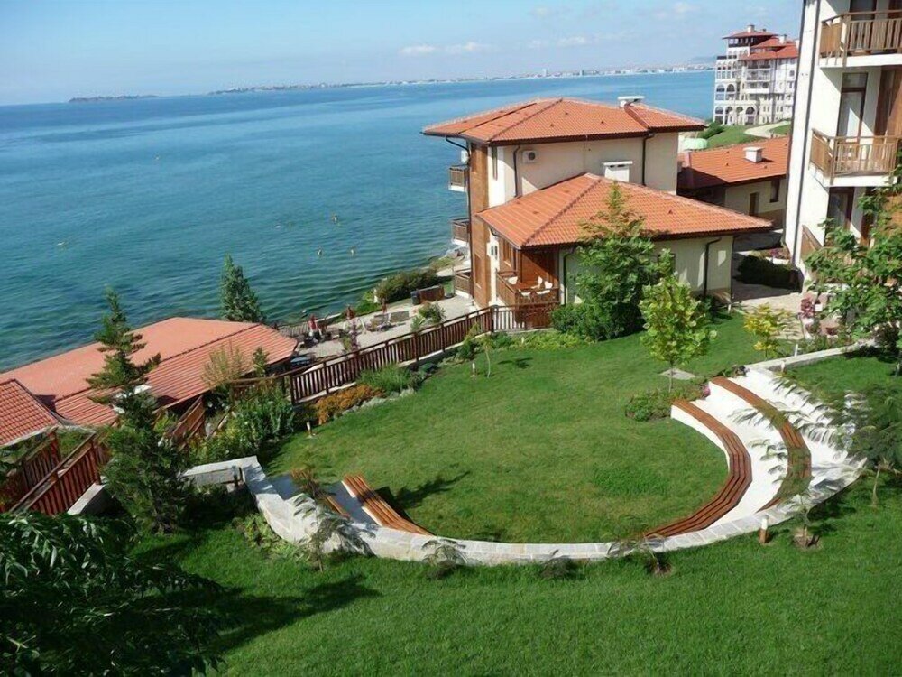 Фото Luxury Apartment in Garden of Eden