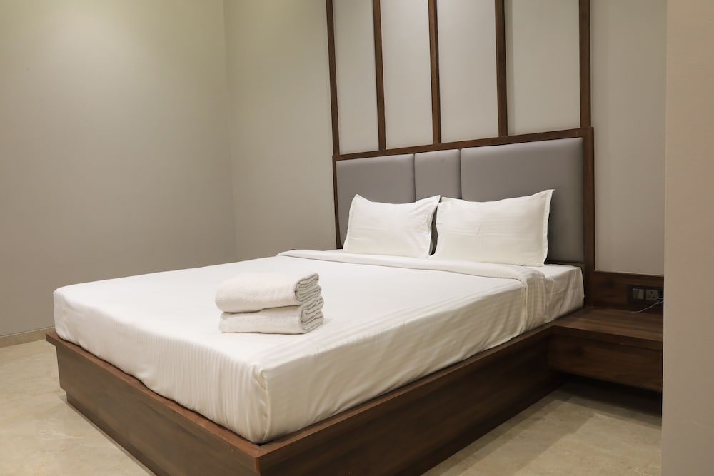 Фото StayBird - Fortune House Business Hotel