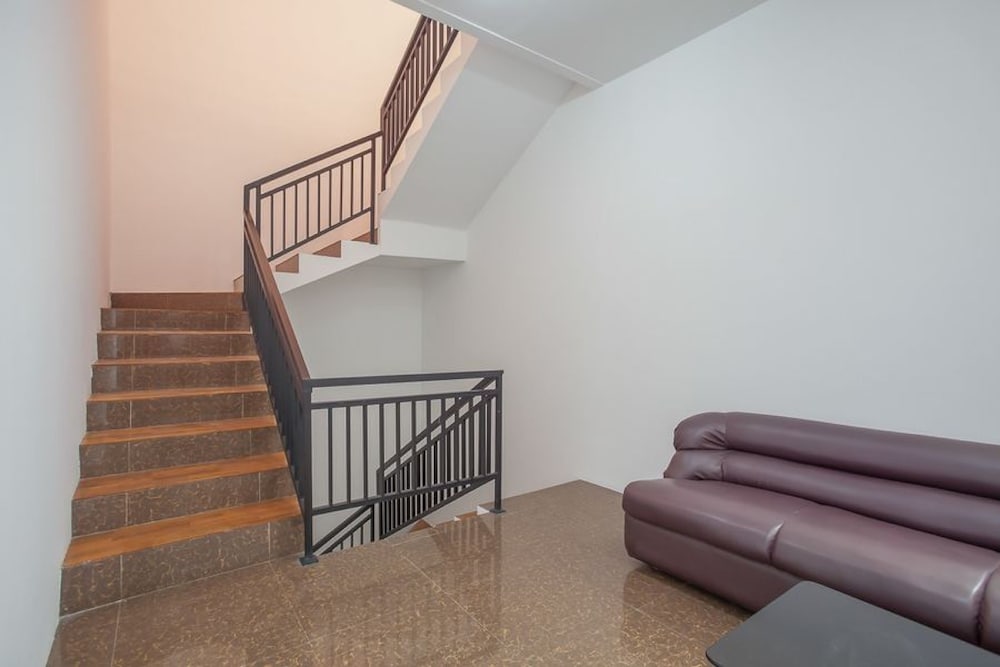 Фото Reddoorz @ Kertajaya Surabaya