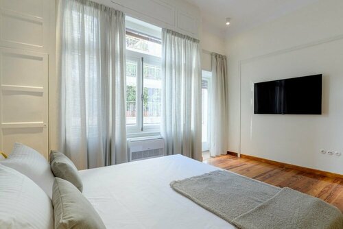 Гостиница Your 4 Bdrm Dream House w Acropolis View Jacuzzi в Афинах
