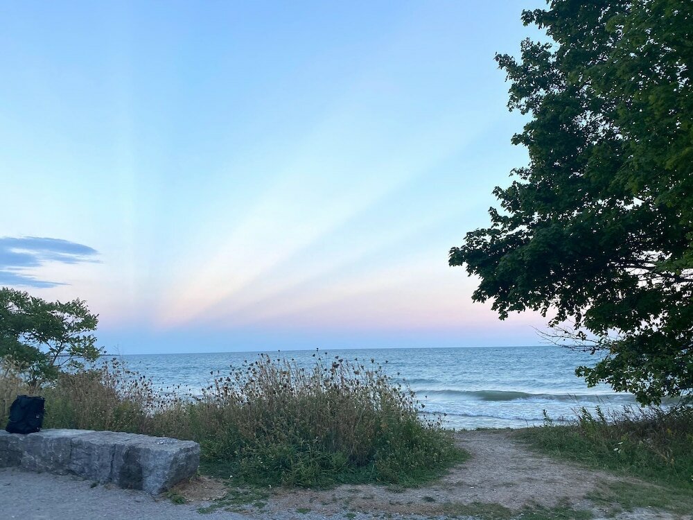 Фото Brand New Walk Out Bsmt Apt Near Beach