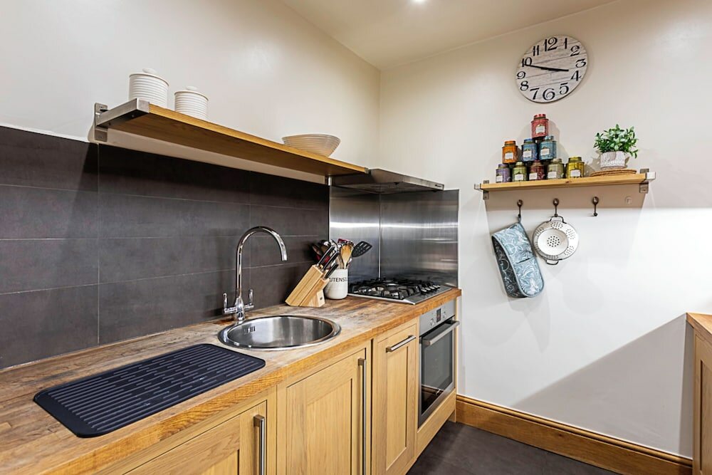 Фото Fulham Serenity: Your Charming 2-bed Retreat