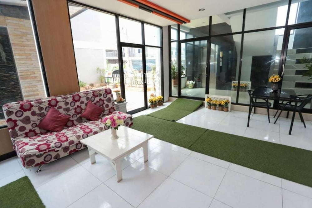 Фото C Tower Hotel