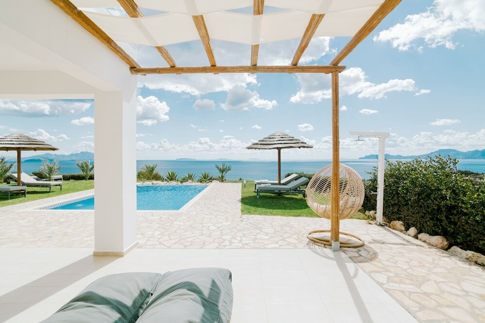 Фото The Three Graces