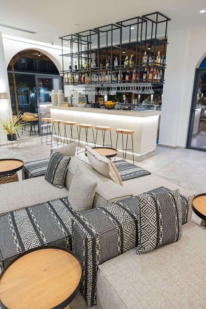 Фото Cabana Blu Hotel & Suites