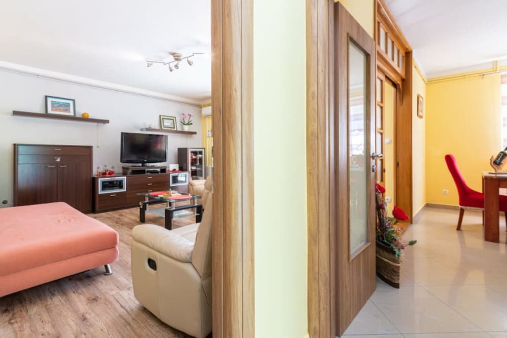 Фото Barbara - Steps From the Beach - A1