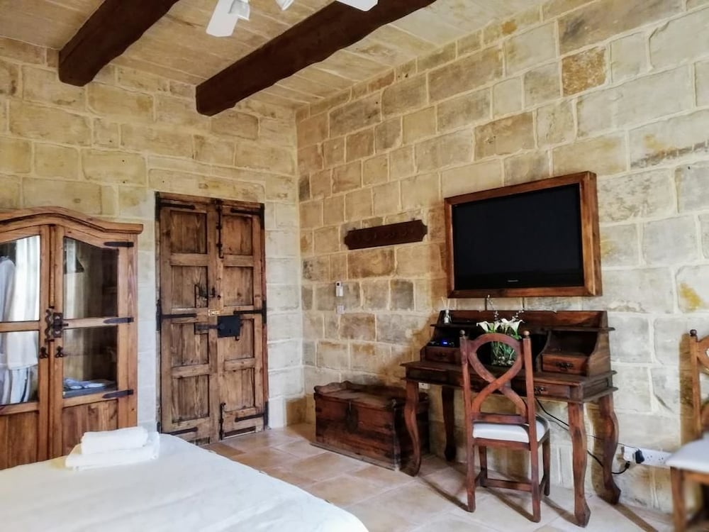 Фото Village Knights B&b