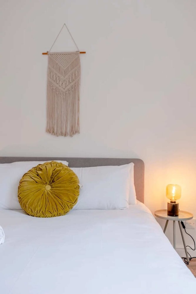 Фото Charming 2 Bedroom in Hackney