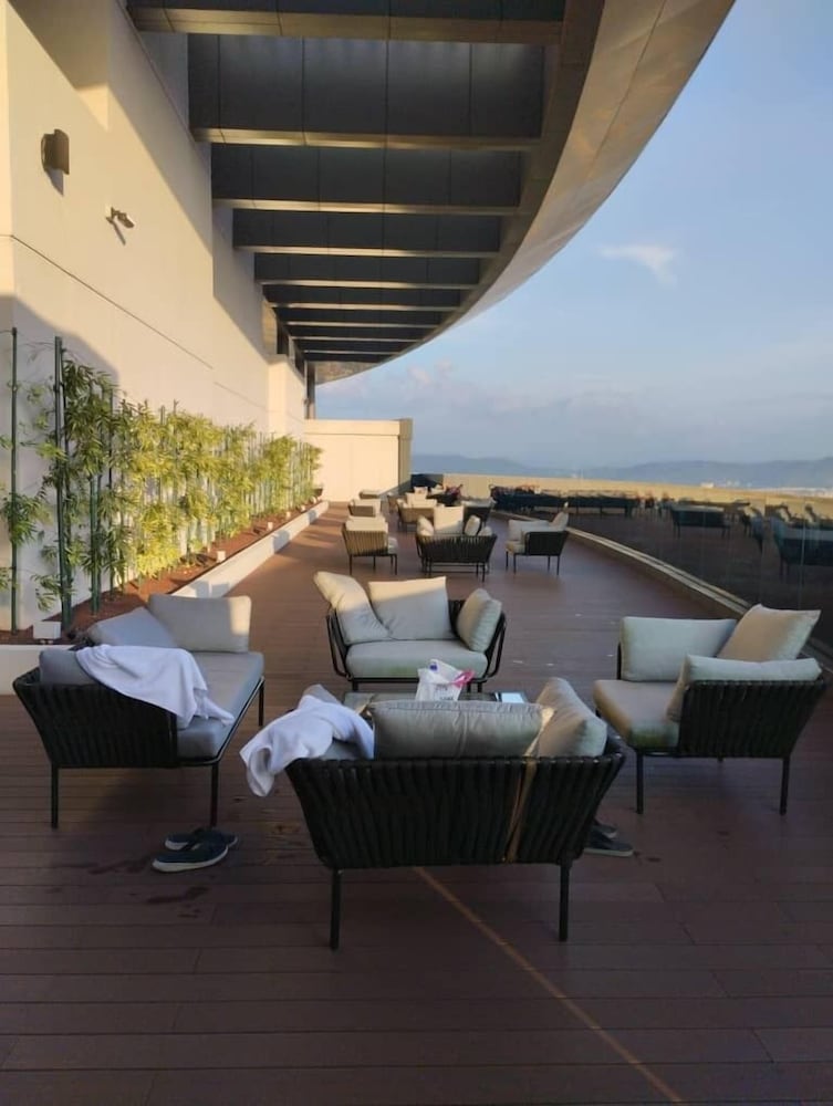 Фото Eaton Residences Klcc by Luna