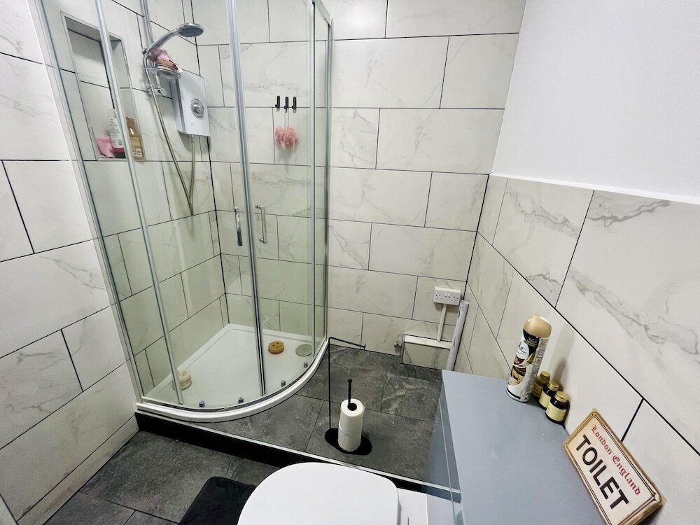 Фото Newly Refurbished 1-bed Apartment in Croydon Se25