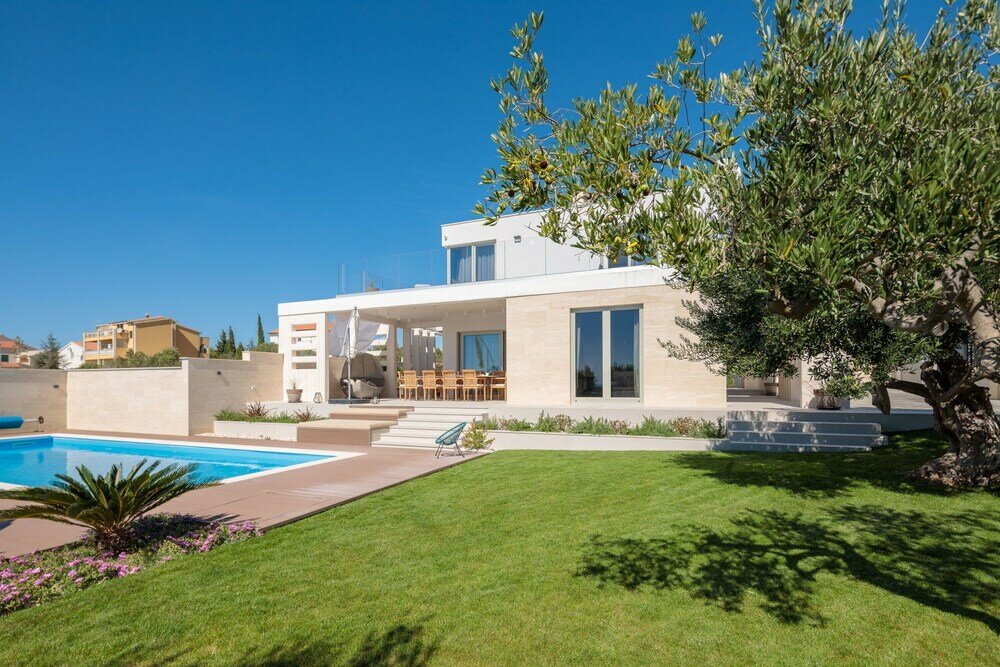 Фото Luxury Villa Cinderella with Swimming Pool