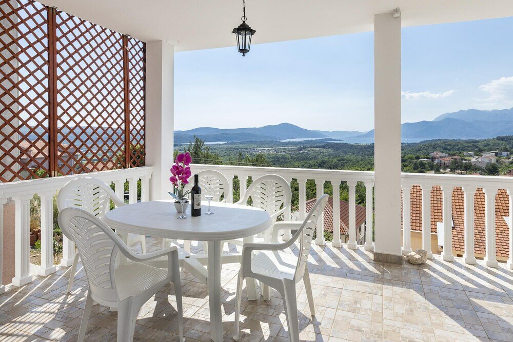 Фото Crystal Sky Apartments