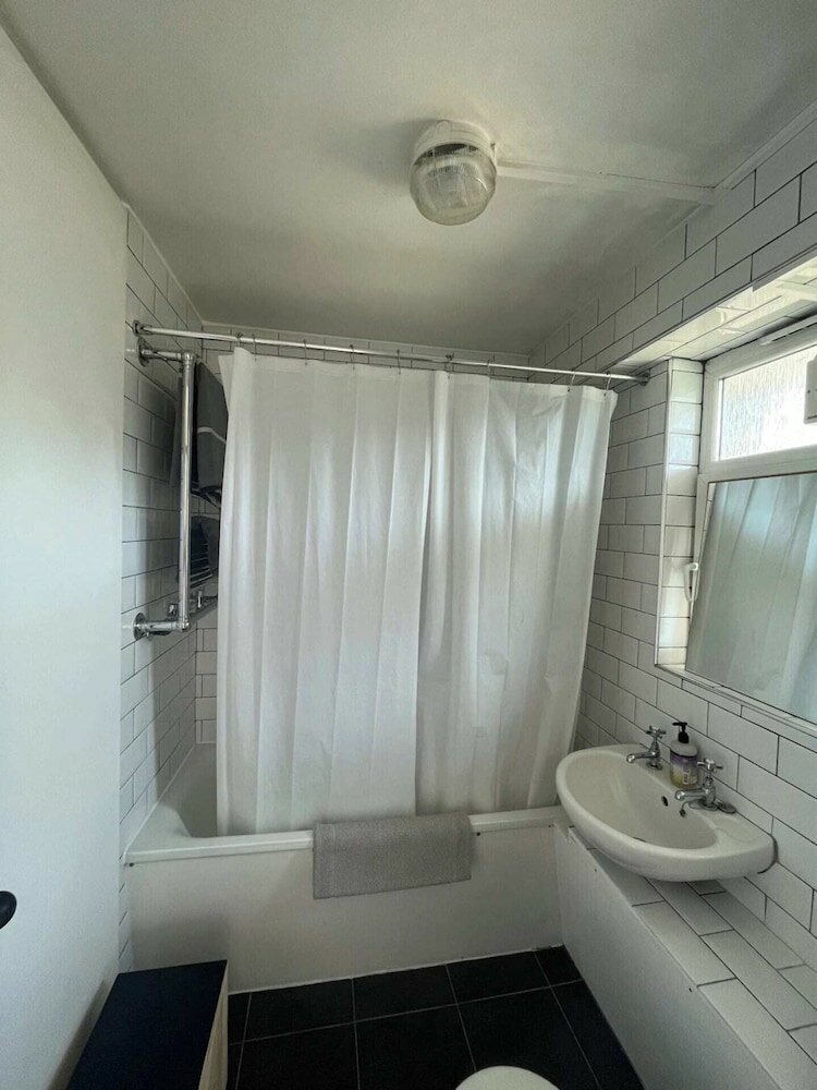 Фото Charming & Peaceful 1bd Flat - Clapham Junction