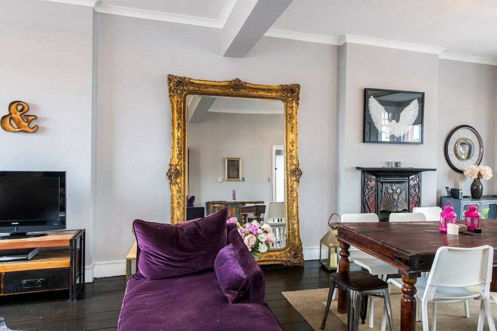 Фото Bright, Stylish 3bed Flat in West Hampstead