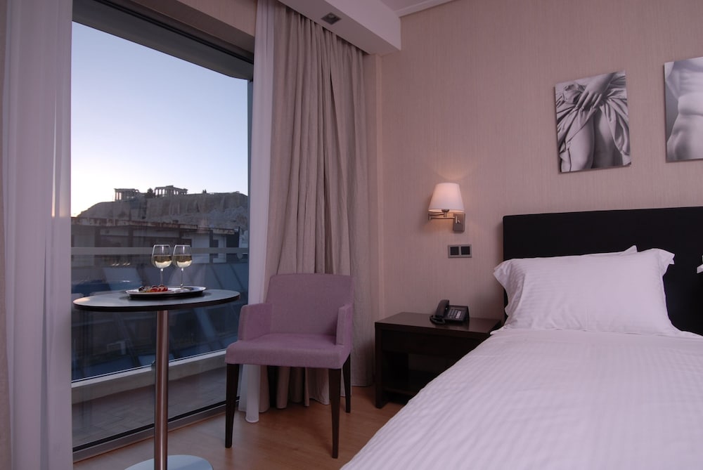 Фото The Athens Gate Hotel