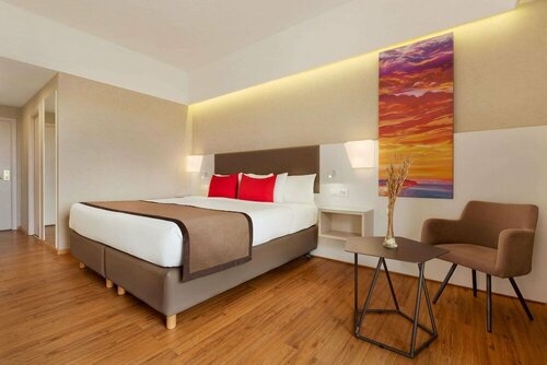 Гостиница Ramada Plaza by Wyndham Thraki