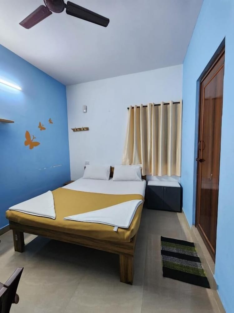 Фото Urban Sqaur Stay