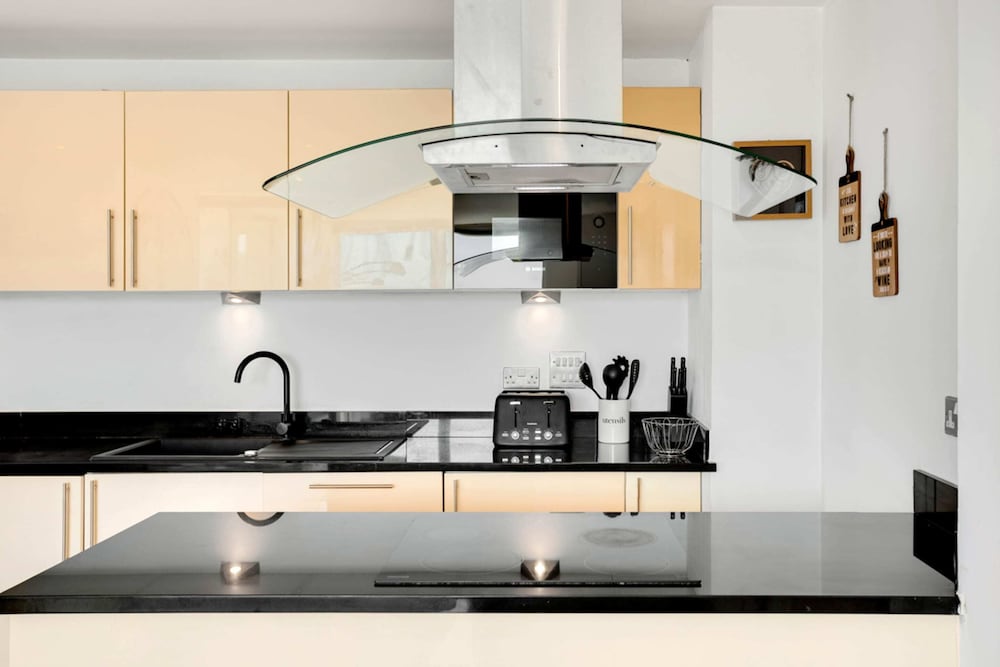 Фото Panoramic London: 3-bed City Oasis