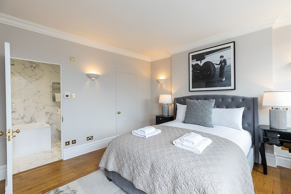Фото Altido Stylish Flat near Mayfair & Piccadilly Circus