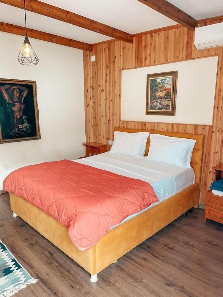 Фото Lord Byron Guesthouse