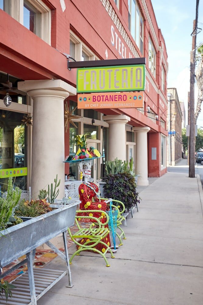 Фото Sonder Antiques Warehouse