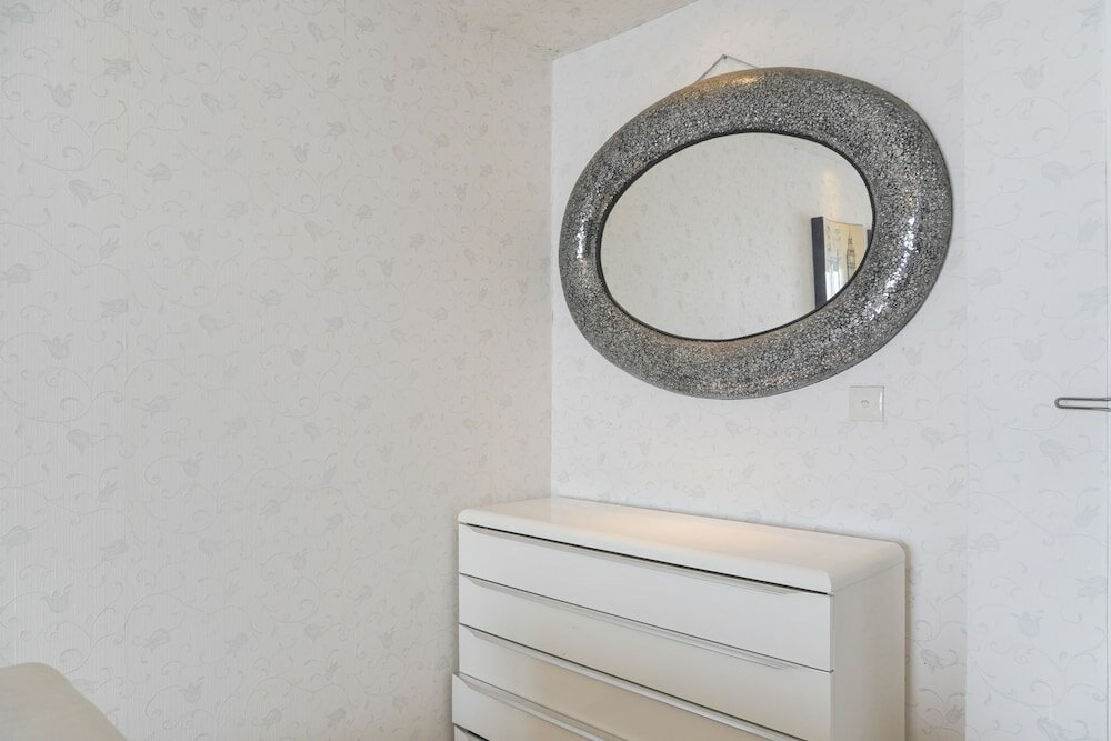 Фото Spacious And Homey 3Br At Seasons City Apartment