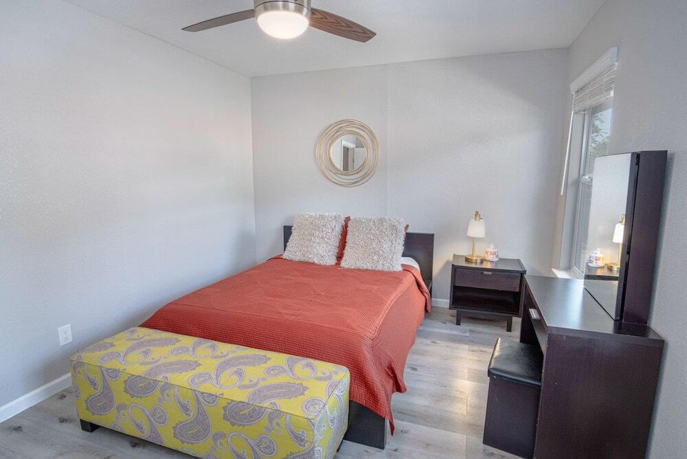 Фото Freshly Remodeled 3br 2ba Near Fantastic Downtown