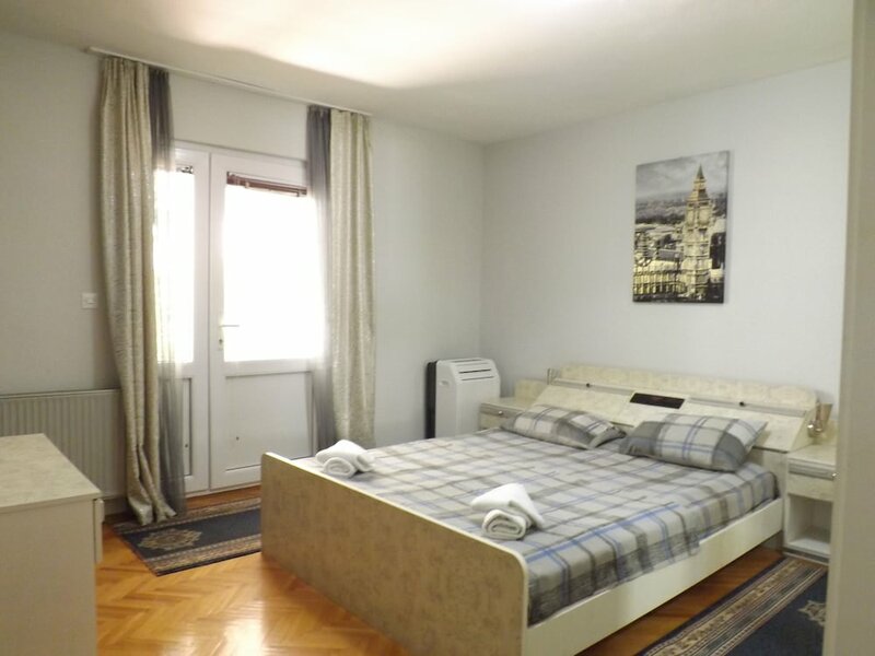 Гостиница Three Bedroom Apartment With Garden