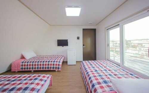 Гостиница Kw Hongdae Line Hostel в Сеуле