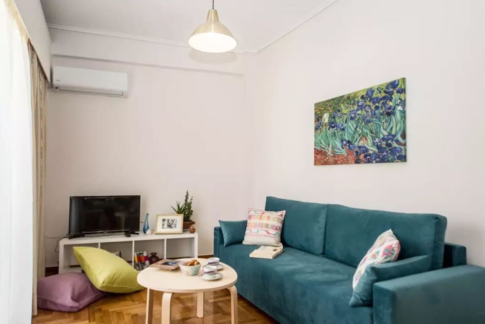 Фото The Ideal Locale - A Sleek and Illuminated Space