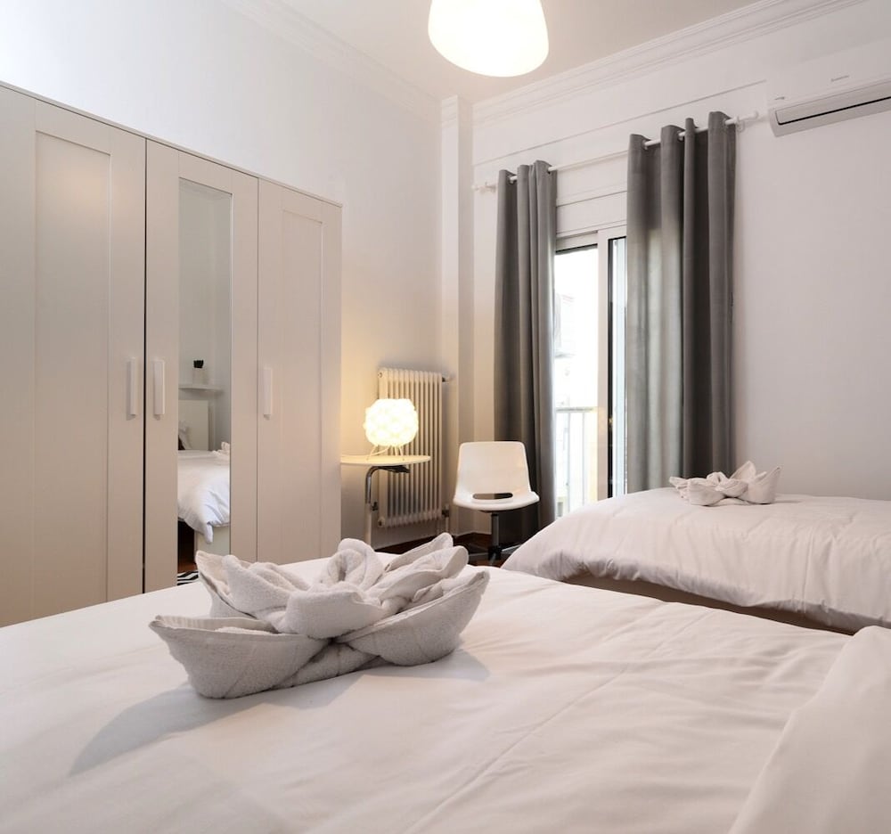 Фото New Apartment in the heart of Koukaki Orlof str