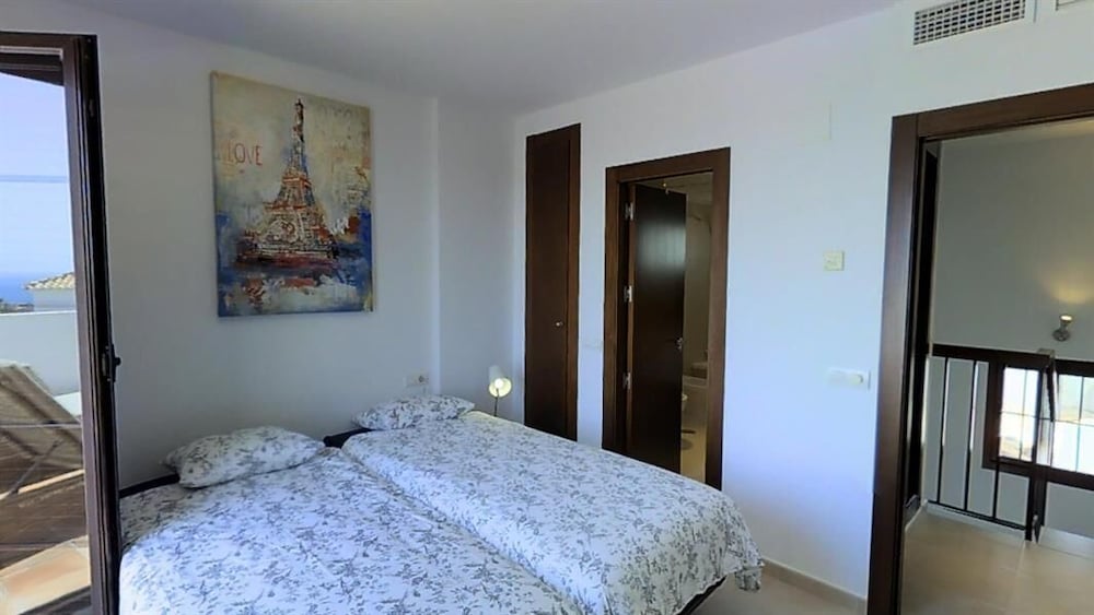 Фото Beautiful Penthouse Near Beach