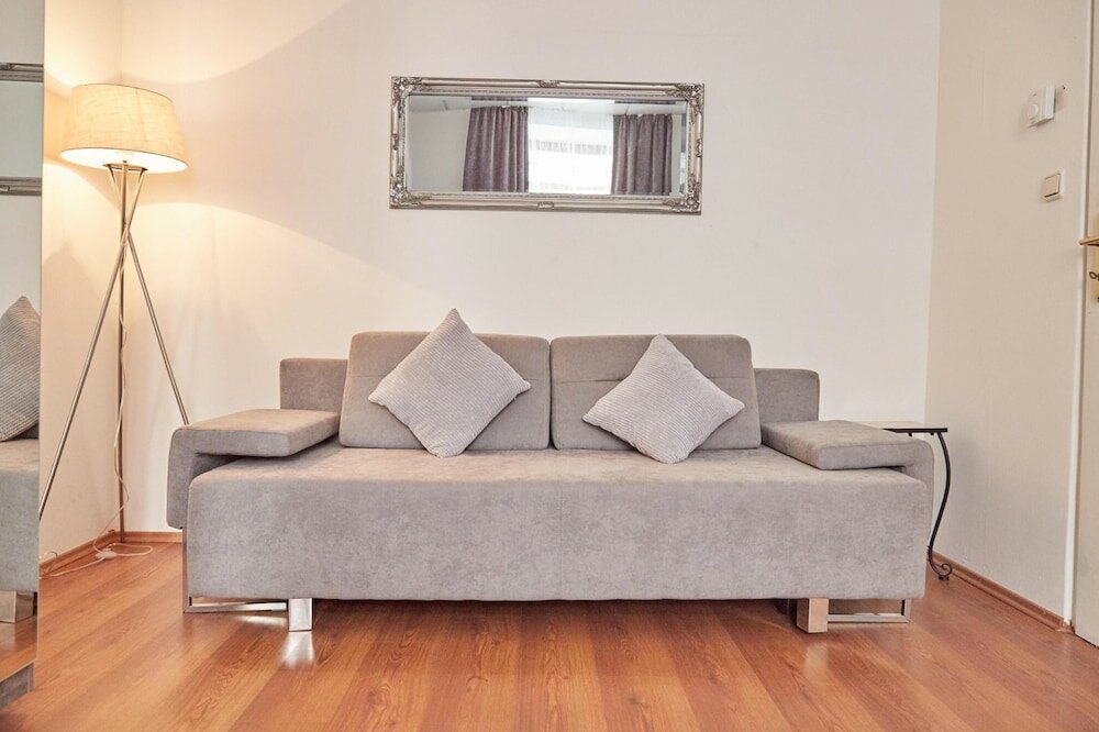 Фото Modern Apartment in The Heart of Vienna 1