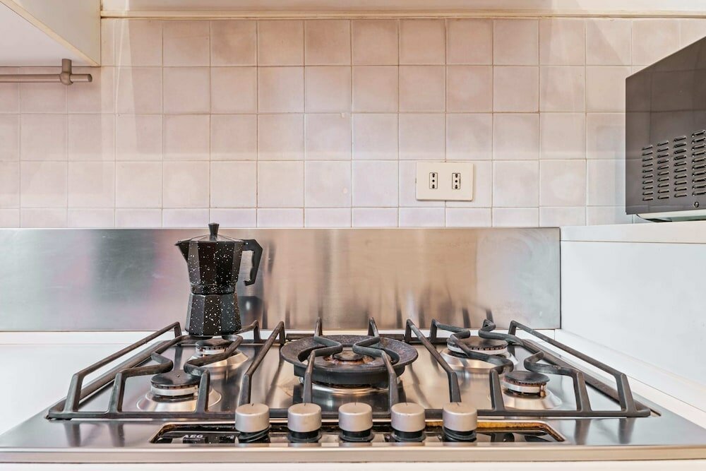 Фото Bright and Spacious Philbeach Garden Apartment