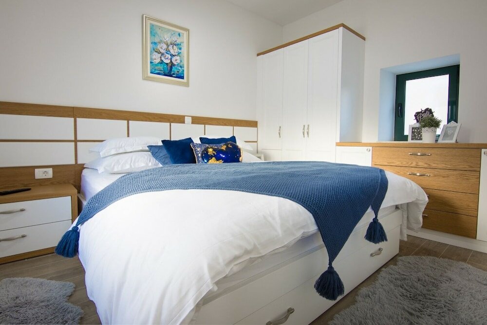 Фото Stipe - With Pool - H