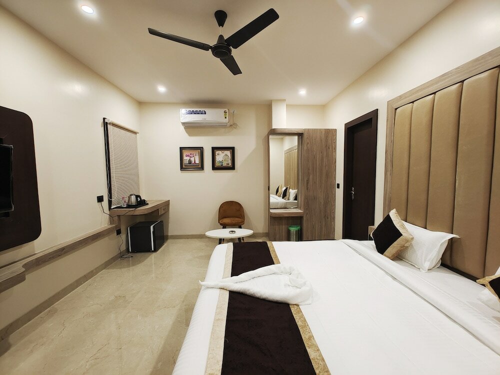 Фото Radha Residency by ShriGo Hotels
