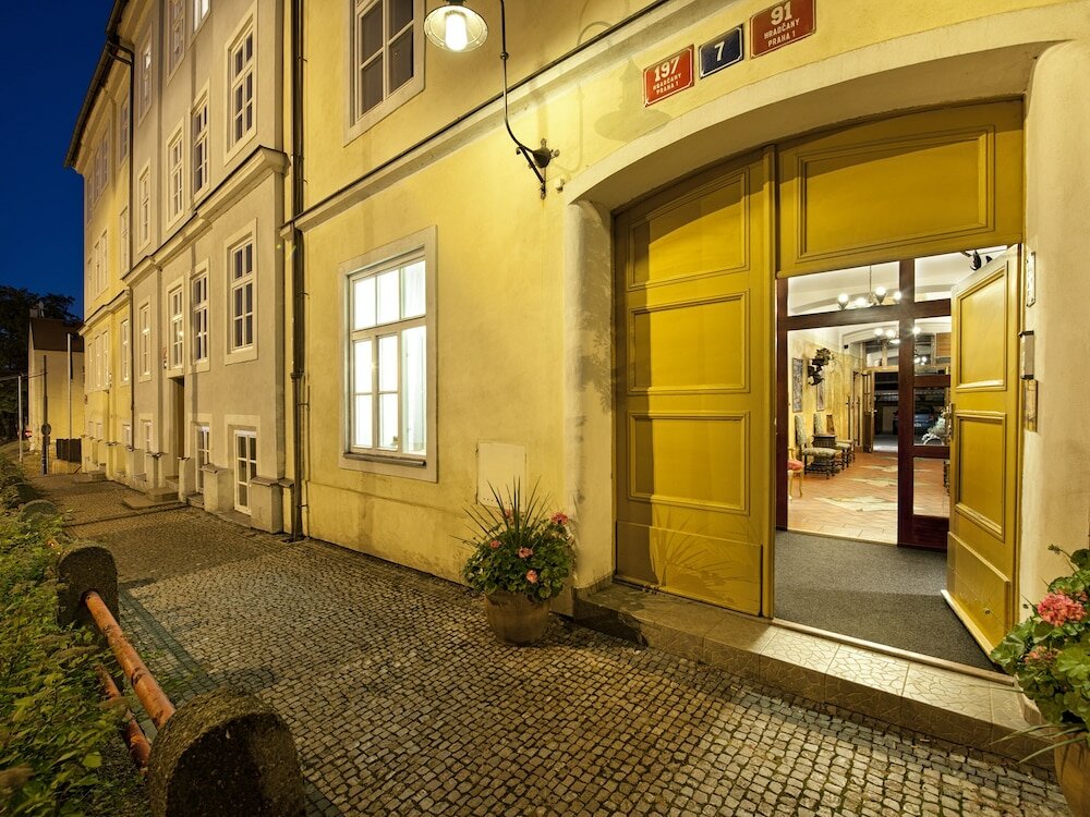 Фото отеля 1