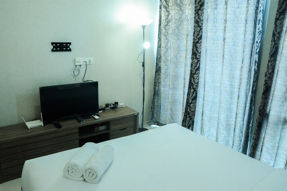 Фото Modern City View Studio Apartment at Puri Mansion
